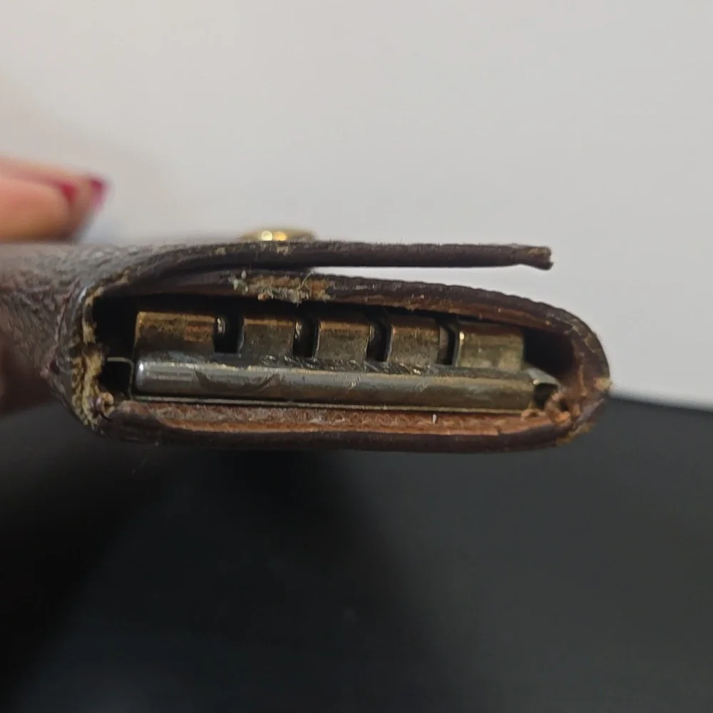 Louis Vuitton Tan Key Holder - Picture 4 of 10
